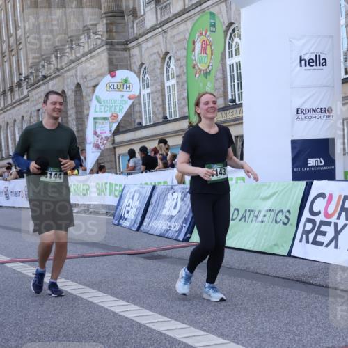 07.09.2025 - BARMER Alsterlauf Strokosch-Dieckow http://msf.ph/oto/8726194 07.09.2025 10:27:24 Ziel 4143, 4144 meine-sportfotos.de