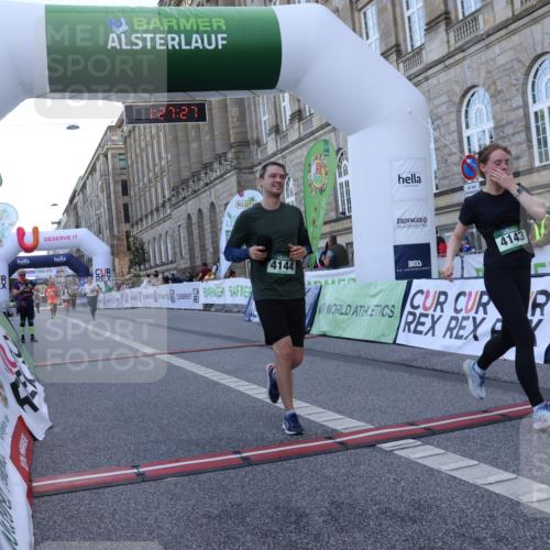 07.09.2025 - BARMER Alsterlauf Strokosch-Dieckow http://msf.ph/oto/8726197 07.09.2025 10:27:25 Ziel 4143, 4144, 5439 meine-sportfotos.de
