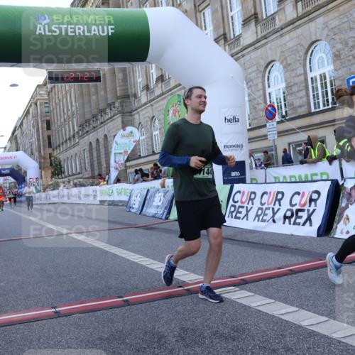 07.09.2025 - BARMER Alsterlauf Strokosch-Dieckow http://msf.ph/oto/8726199 07.09.2025 10:27:26 Ziel 4143, 4144, 5439, 8300 meine-sportfotos.de