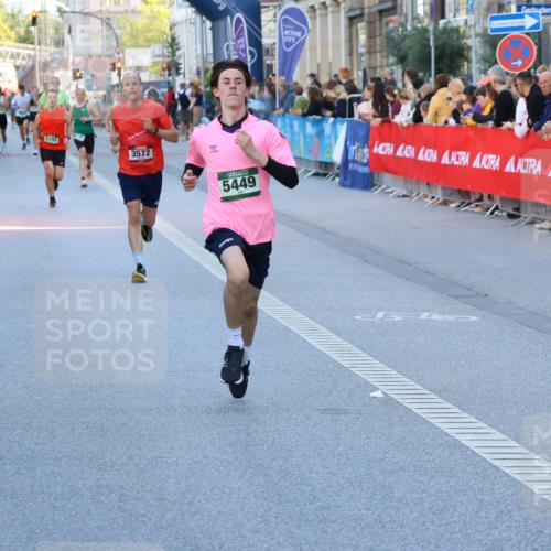 07.09.2025 - BARMER Alsterlauf Strokosch-Dieckow http://msf.ph/oto/8726224 07.09.2025 09:43:01 Ziel 2059, 2400, 3814, 3890, 4050, 4963, 5382, 5389, 5714, 8336 meine-sportfotos.de