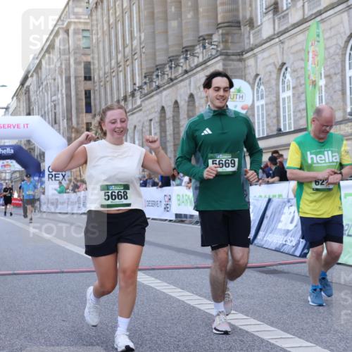 07.09.2025 - BARMER Alsterlauf Strokosch-Dieckow http://msf.ph/oto/8726346 07.09.2025 10:28:46 Ziel 5275, 5276, 5668, 5669, 6224 meine-sportfotos.de
