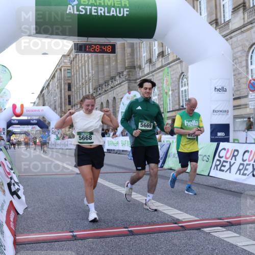 07.09.2025 - BARMER Alsterlauf Strokosch-Dieckow http://msf.ph/oto/8726347 07.09.2025 10:28:47 Ziel 5275, 5276, 5668, 5669, 6224 meine-sportfotos.de