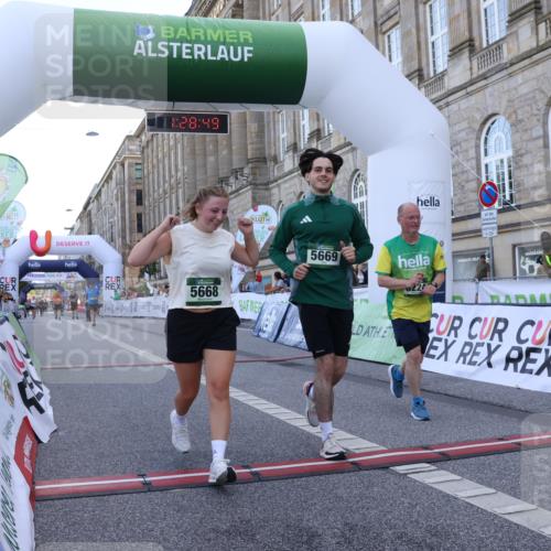 07.09.2025 - BARMER Alsterlauf Strokosch-Dieckow http://msf.ph/oto/8726349 07.09.2025 10:28:47 Ziel 5275, 5276, 5668, 5669, 6224 meine-sportfotos.de