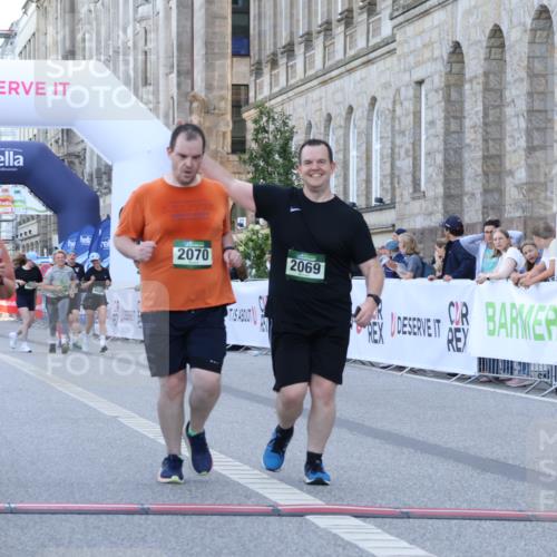 07.09.2025 - BARMER Alsterlauf Strokosch-Dieckow http://msf.ph/oto/8726369 07.09.2025 10:29:00 Ziel 2069, 2070, 2771, 2848, 3508 meine-sportfotos.de