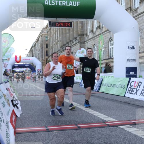 07.09.2025 - BARMER Alsterlauf Strokosch-Dieckow http://msf.ph/oto/8726378 07.09.2025 10:29:03 Ziel 2069, 2070, 2771, 2848, 4688, 4689, 6111, 6112 meine-sportfotos.de