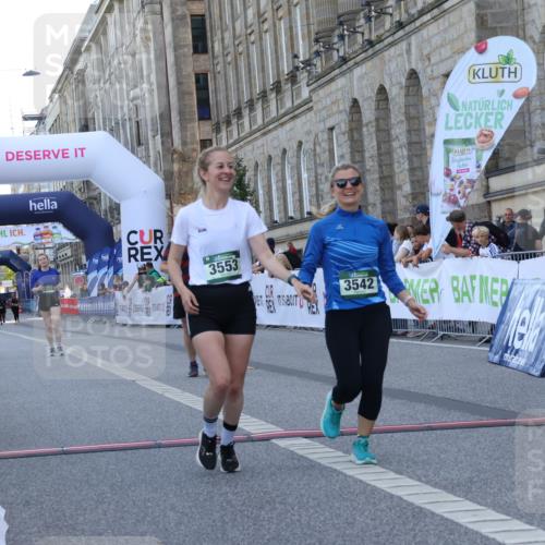 07.09.2025 - BARMER Alsterlauf Strokosch-Dieckow http://msf.ph/oto/8726447 07.09.2025 10:29:36 Ziel 3457, 3495, 3542, 3553, 3560, 4000, 4201 meine-sportfotos.de