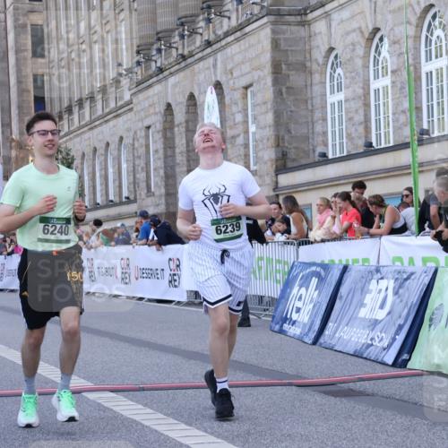 07.09.2025 - BARMER Alsterlauf Strokosch-Dieckow http://msf.ph/oto/8726550 07.09.2025 10:31:18 Ziel 6239, 6240 meine-sportfotos.de