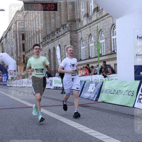 07.09.2025 - BARMER Alsterlauf Strokosch-Dieckow http://msf.ph/oto/8726552 07.09.2025 10:31:18 Ziel 6239, 6240 meine-sportfotos.de