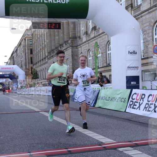 07.09.2025 - BARMER Alsterlauf Strokosch-Dieckow http://msf.ph/oto/8726554 07.09.2025 10:31:19 Ziel 6239, 6240 meine-sportfotos.de