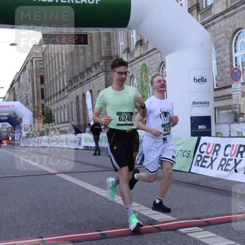 07.09.2025 - BARMER Alsterlauf Strokosch-Dieckow http://msf.ph/oto/8726555 07.09.2025 10:31:19 Ziel 6239, 6240 meine-sportfotos.de