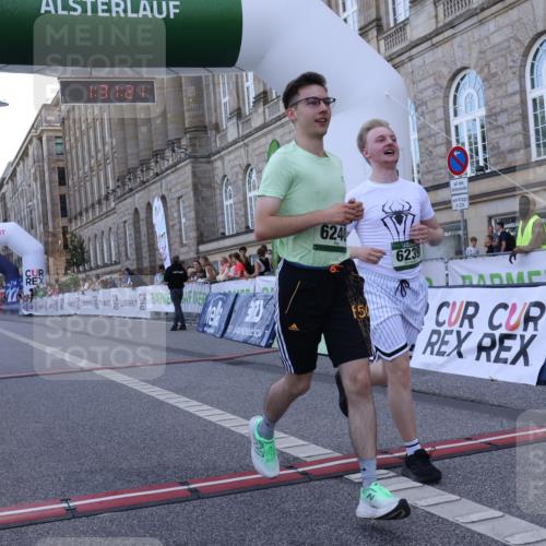 07.09.2025 - BARMER Alsterlauf Strokosch-Dieckow http://msf.ph/oto/8726557 07.09.2025 10:31:19 Ziel 6239, 6240 meine-sportfotos.de