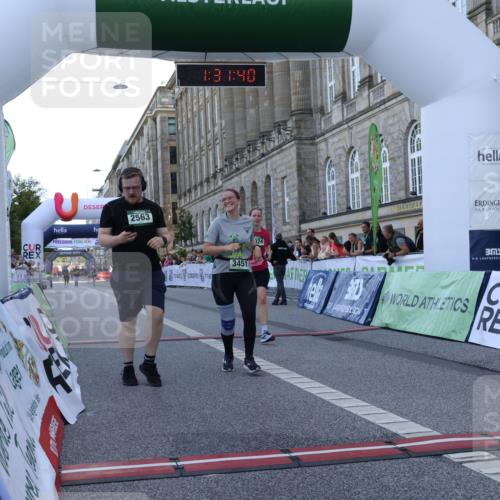 07.09.2025 - BARMER Alsterlauf Strokosch-Dieckow http://msf.ph/oto/8726581 07.09.2025 10:31:38 Ziel 2563, 3324, 3451 meine-sportfotos.de