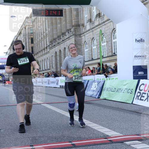 07.09.2025 - BARMER Alsterlauf Strokosch-Dieckow http://msf.ph/oto/8726584 07.09.2025 10:31:39 Ziel 2563, 3324, 3451 meine-sportfotos.de