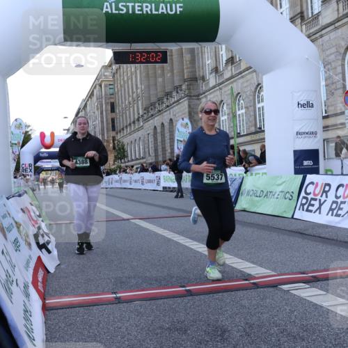 07.09.2025 - BARMER Alsterlauf Strokosch-Dieckow http://msf.ph/oto/8726603 07.09.2025 10:32:00 Ziel 4388, 5537, 5599 meine-sportfotos.de