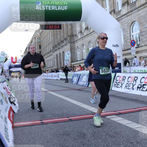 07.09.2025 - BARMER Alsterlauf Strokosch-Dieckow http://msf.ph/oto/8726604 07.09.2025 10:32:01 Ziel 4388, 5537, 5599 meine-sportfotos.de