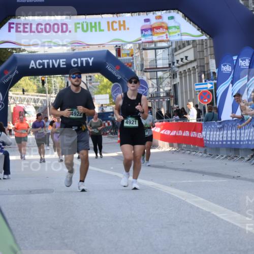 07.09.2025 - BARMER Alsterlauf Strokosch-Dieckow http://msf.ph/oto/8726622 07.09.2025 10:32:14 Ziel 2001 meine-sportfotos.de