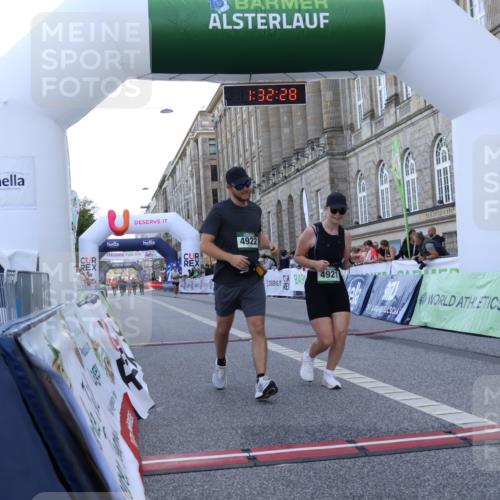 07.09.2025 - BARMER Alsterlauf Strokosch-Dieckow http://msf.ph/oto/8726636 07.09.2025 10:32:26 Ziel 4921, 4922 meine-sportfotos.de