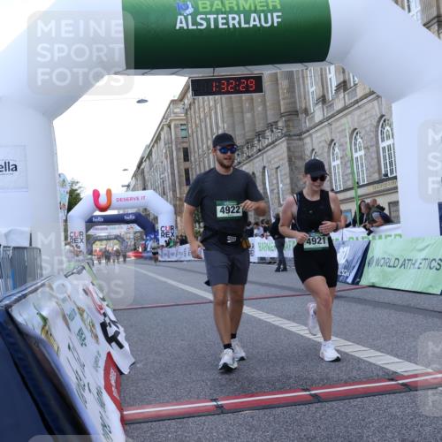 07.09.2025 - BARMER Alsterlauf Strokosch-Dieckow http://msf.ph/oto/8726638 07.09.2025 10:32:27 Ziel 4921, 4922 meine-sportfotos.de