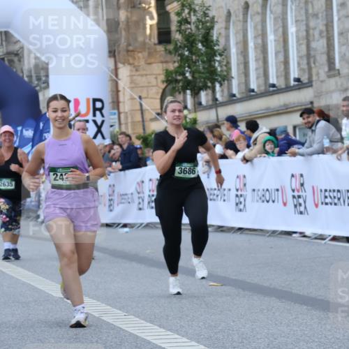 07.09.2025 - BARMER Alsterlauf Strokosch-Dieckow http://msf.ph/oto/8726648 07.09.2025 10:32:42 Ziel 1145, 2420, 2427, 2807, 3686 meine-sportfotos.de
