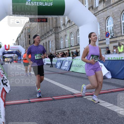 07.09.2025 - BARMER Alsterlauf Strokosch-Dieckow http://msf.ph/oto/8726661 07.09.2025 10:32:47 Ziel 1145, 2420, 2427, 2635, 3686 meine-sportfotos.de