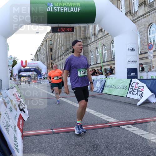 07.09.2025 - BARMER Alsterlauf Strokosch-Dieckow http://msf.ph/oto/8726663 07.09.2025 10:32:47 Ziel 1145, 2420, 2427, 2635, 3686 meine-sportfotos.de