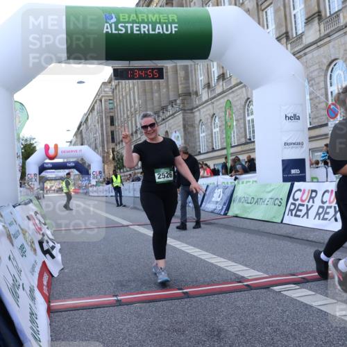 07.09.2025 - BARMER Alsterlauf Strokosch-Dieckow http://msf.ph/oto/8726745 07.09.2025 10:34:53 Ziel 2526, 5124, 5127 meine-sportfotos.de