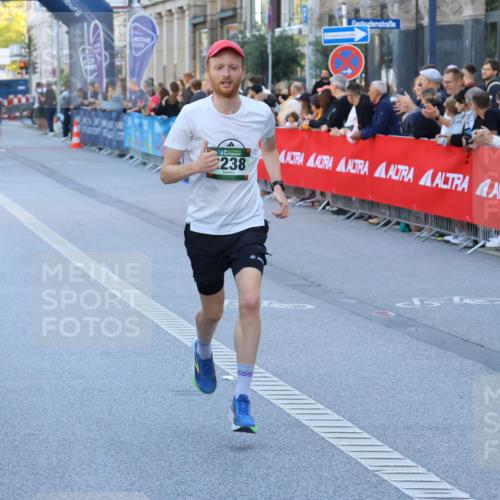 07.09.2025 - BARMER Alsterlauf Strokosch-Dieckow http://msf.ph/oto/8726912 07.09.2025 09:38:56 Ziel 2083, 3380, 3598, 3633, 3670, 4521, 4526, 4676, 4695, 4798, 5080, 5209, 5790, 5964, 5965, 5995, 6172, 6209, 6308, 8343 meine-sportfotos.de
