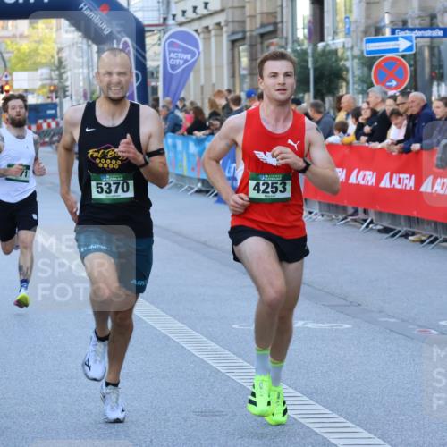 07.09.2025 - BARMER Alsterlauf Strokosch-Dieckow http://msf.ph/oto/8726987 07.09.2025 09:37:10 Ziel 8077, 8221 meine-sportfotos.de