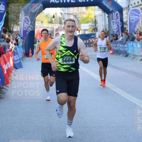 07.09.2025 - BARMER Alsterlauf Strokosch-Dieckow http://msf.ph/oto/8727060 07.09.2025 09:35:52 Ziel 27, 2012, 2779, 3417, 4647, 4685, 5354, 5754 meine-sportfotos.de