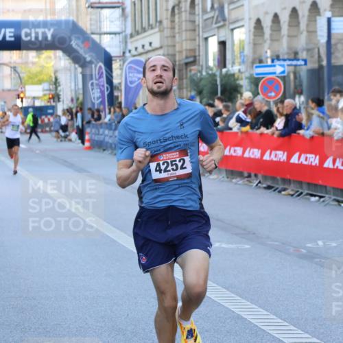 07.09.2025 - BARMER Alsterlauf Strokosch-Dieckow http://msf.ph/oto/8727063 07.09.2025 09:35:48 Ziel 27, 2012, 3417, 3422, 4041, 4614, 4647, 4685, 5354, 5754 meine-sportfotos.de