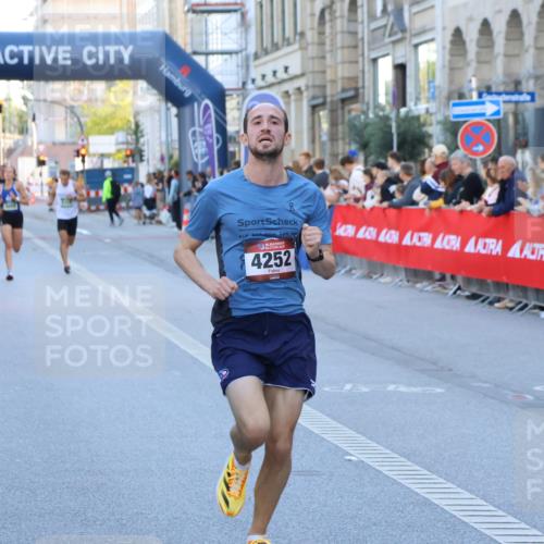 07.09.2025 - BARMER Alsterlauf Strokosch-Dieckow http://msf.ph/oto/8727064 07.09.2025 09:35:47 Ziel 27, 2012, 3417, 3422, 4041, 4614, 4647, 4685, 5354, 5532, 5754 meine-sportfotos.de