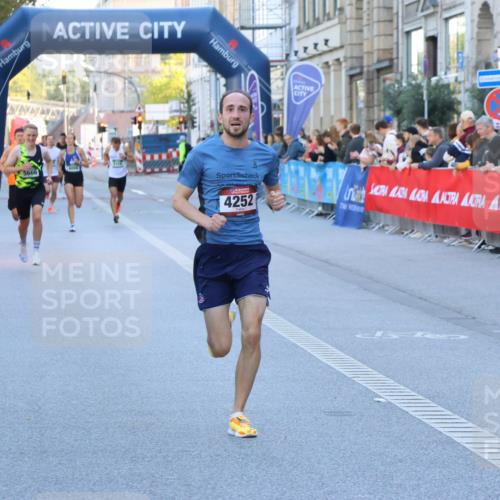 07.09.2025 - BARMER Alsterlauf Strokosch-Dieckow http://msf.ph/oto/8727066 07.09.2025 09:35:47 Ziel 27, 2012, 3417, 3422, 4041, 4614, 4647, 4685, 5354, 5532, 5754 meine-sportfotos.de