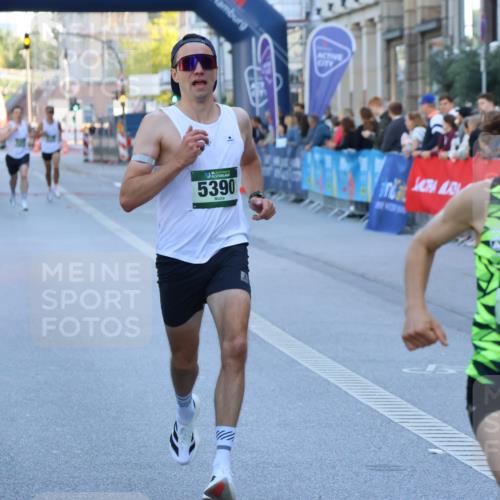 07.09.2025 - BARMER Alsterlauf Strokosch-Dieckow http://msf.ph/oto/8727076 07.09.2025 09:35:30 Ziel 3422, 3841, 4041, 4252, 5148, 5206, 5532, 5666, 6316, 8008 meine-sportfotos.de