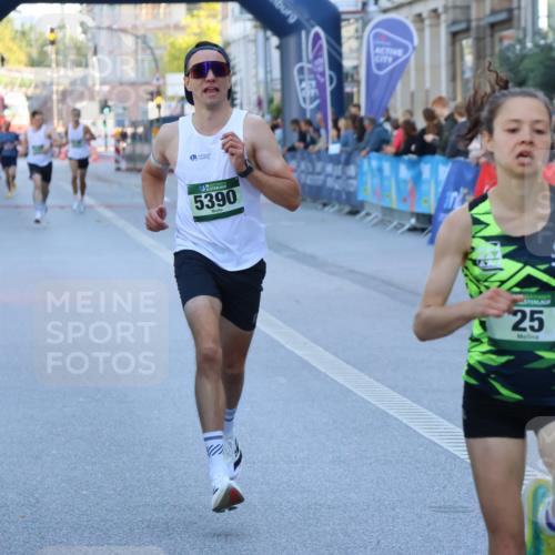 07.09.2025 - BARMER Alsterlauf Strokosch-Dieckow http://msf.ph/oto/8727077 07.09.2025 09:35:30 Ziel 3422, 3841, 4041, 4252, 5148, 5206, 5532, 5666, 6316, 8008 meine-sportfotos.de