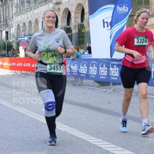07.09.2025 - BARMER Alsterlauf Strokosch-Dieckow http://msf.ph/oto/8728889 07.09.2025 10:31:17 Ziel 2001, 4921, 4922 meine-sportfotos.de
