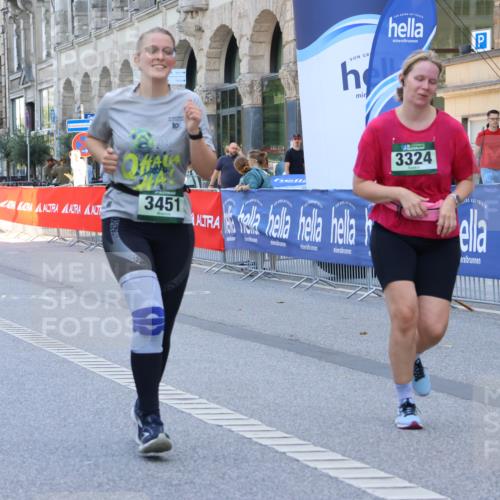 07.09.2025 - BARMER Alsterlauf Strokosch-Dieckow http://msf.ph/oto/8728895 07.09.2025 10:31:17 Ziel 2001, 4921, 4922 meine-sportfotos.de