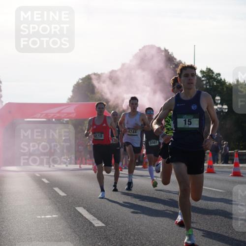 07.09.2025 - BARMER Alsterlauf Yannick Fuchs http://msf.ph/oto/8729734 07.09.2025 08:56:45 Laufen 4118, 4744, 8081, 15 meine-sportfotos.de
