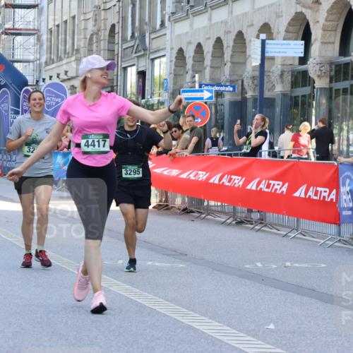 07.09.2025 - BARMER Alsterlauf Strokosch-Dieckow http://msf.ph/oto/8730038 07.09.2025 10:26:15 Ziel 4008, 4320, 4945, 5065, 5347, 5417, 5439, 6004 meine-sportfotos.de