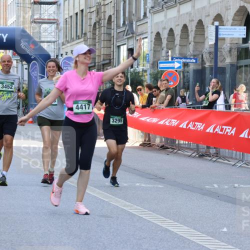 07.09.2025 - BARMER Alsterlauf Strokosch-Dieckow http://msf.ph/oto/8730064 07.09.2025 10:26:15 Ziel 4008, 4320, 4945, 5065, 5347, 5417, 5439, 6004 meine-sportfotos.de