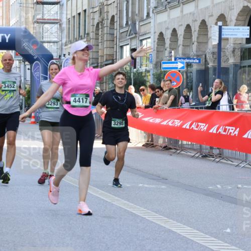 07.09.2025 - BARMER Alsterlauf Strokosch-Dieckow http://msf.ph/oto/8730069 07.09.2025 10:26:15 Ziel 4008, 4320, 4945, 5065, 5347, 5417, 5439, 6004 meine-sportfotos.de
