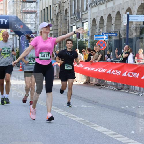07.09.2025 - BARMER Alsterlauf Strokosch-Dieckow http://msf.ph/oto/8730077 07.09.2025 10:26:15 Ziel 4008, 4320, 4945, 5065, 5347, 5417, 5439, 6004 meine-sportfotos.de