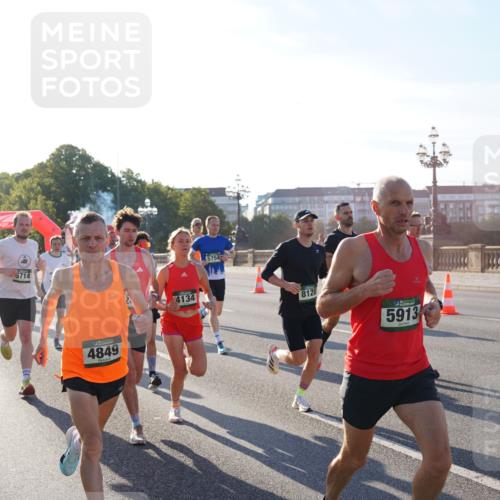 07.09.2025 - BARMER Alsterlauf Yannick Fuchs http://msf.ph/oto/8730083 07.09.2025 08:57:42 Laufen 5714, 4849, 4134, 5754, 8128, 5913 meine-sportfotos.de