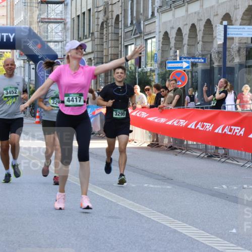 07.09.2025 - BARMER Alsterlauf Strokosch-Dieckow http://msf.ph/oto/8730085 07.09.2025 10:26:15 Ziel 4008, 4320, 4945, 5065, 5347, 5417, 5439, 6004 meine-sportfotos.de