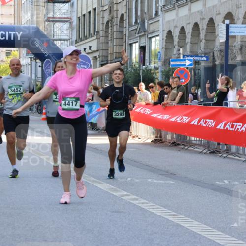 07.09.2025 - BARMER Alsterlauf Strokosch-Dieckow http://msf.ph/oto/8730099 07.09.2025 10:26:14 Ziel 4008, 4320, 4945, 5065, 5347, 5417, 5439, 6004 meine-sportfotos.de