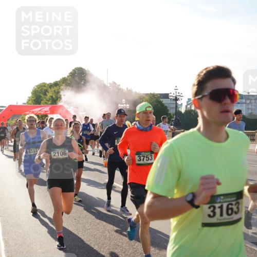 07.09.2025 - BARMER Alsterlauf Yannick Fuchs http://msf.ph/oto/8730160 07.09.2025 08:57:54 Laufen 5323, 2106, 3753, 3163, 389 meine-sportfotos.de