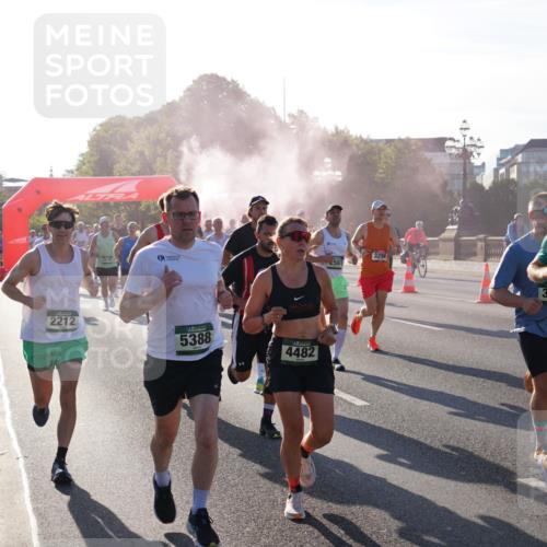 07.09.2025 - BARMER Alsterlauf Yannick Fuchs http://msf.ph/oto/8730222 07.09.2025 08:58:08 Laufen 4444, 561, 3296, 2212, 5388, 4482, 38, 5243 meine-sportfotos.de