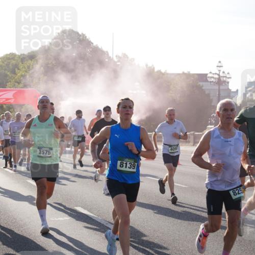 07.09.2025 - BARMER Alsterlauf Yannick Fuchs http://msf.ph/oto/8730237 07.09.2025 08:58:11 Laufen 2349, 520, 4480, 3575, 8139, 4095, 2358, 825 meine-sportfotos.de