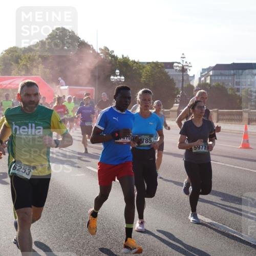 07.09.2025 - BARMER Alsterlauf Yannick Fuchs http://msf.ph/oto/8730391 07.09.2025 08:58:36 Laufen 494, 4927, 6253, 785, 5977 meine-sportfotos.de