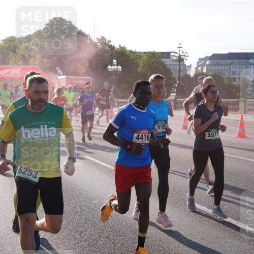 07.09.2025 - BARMER Alsterlauf Yannick Fuchs http://msf.ph/oto/8730394 07.09.2025 08:58:36 Laufen 94, 4927, 5288, 6253, 4419, 85, 5977 meine-sportfotos.de
