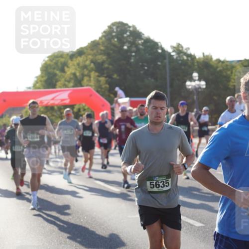 07.09.2025 - BARMER Alsterlauf Yannick Fuchs http://msf.ph/oto/8730459 07.09.2025 08:58:48 Laufen 5635, 36, 6120 meine-sportfotos.de
